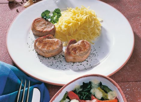 Schweinemedaillons mit überbackenem Blattspinat