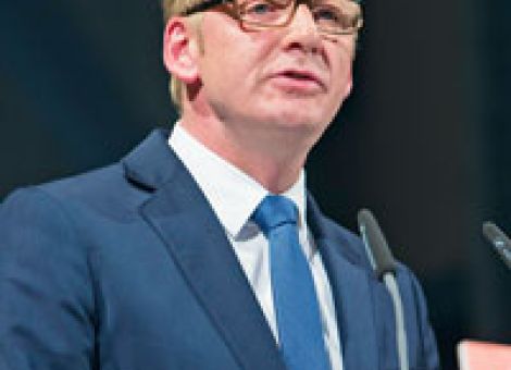 Holzenkamp fordert größere Brüsseler Zurückhaltung