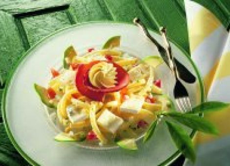 Käse-Nudelsalat mit Avocado