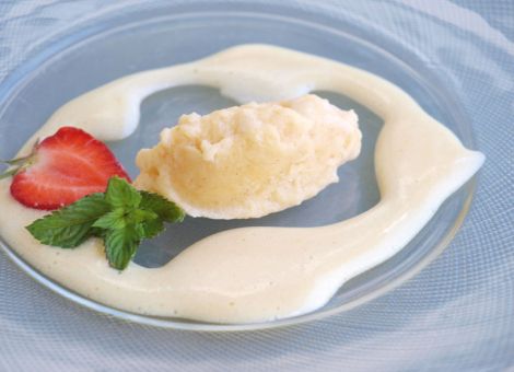 Süße Quarkklöße mit Apfelweinschaum