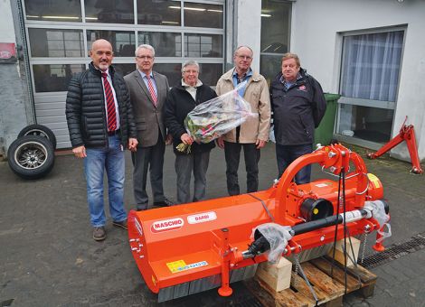 Familie Kuhlenkamp freut sich über Hauptpreis des Jubiläumsgewinnspiels