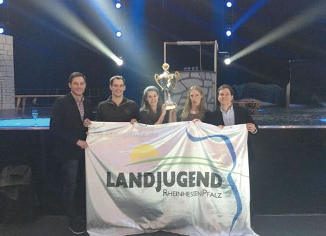Landjugend RheinhessenPfalz erhält Theater-Wanderpokal