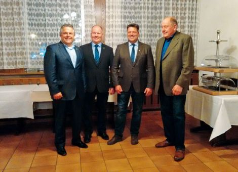Volker Hertling für über 30 Jahre Vorstandsarbeit geehrt 
