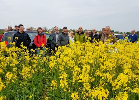 Landwirte und Imker tauschen Erfahrungen miteinander aus