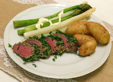 Rehrücken in frischen Kräutern 