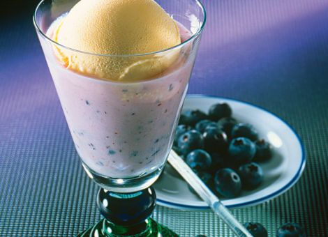 Heidelbeer-Mix mit Vanilleeis