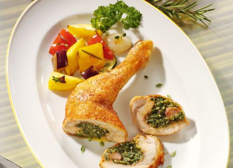Gefüllte Hähnchenkeulen  mit Bärlauch-Pesto