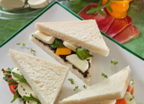 Tramezzini mit Tomaten