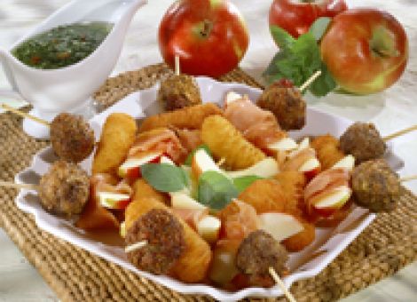 Bunte Kroketten-Spieße