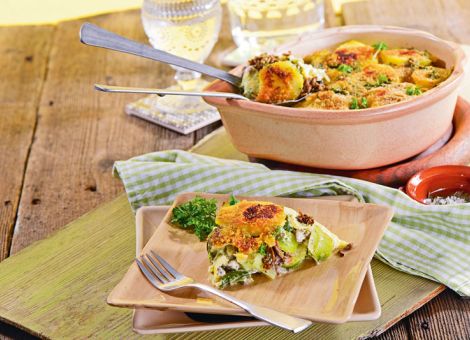 Kartoffel-Hack-Auflauf  mit grünem Gemüse