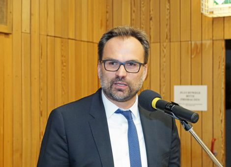 Lieber niedriger Sparzins, als Arbeitslosigkeit