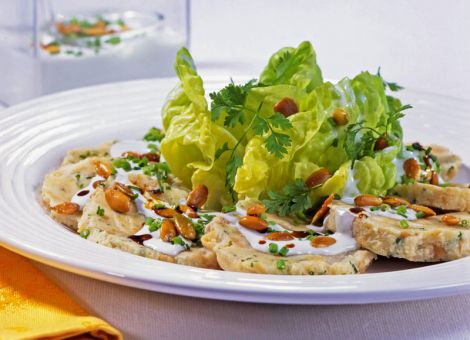 Semmelknödelcarpaccio mit Käsecreme