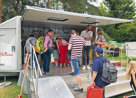Publikumsmagnet Schweinemobil auf Hessentag