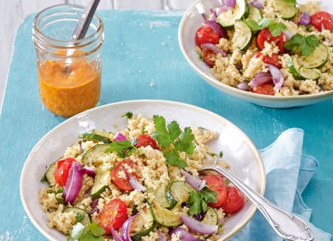 Gemüse-Couscous  mit Paprika-Mandel-Soße
