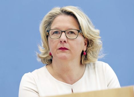 Schulze will mit CO2-Steuer weg von Kohle, Erdöl und Gas