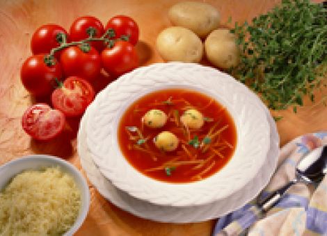 Tomatensuppe mit Klößchen