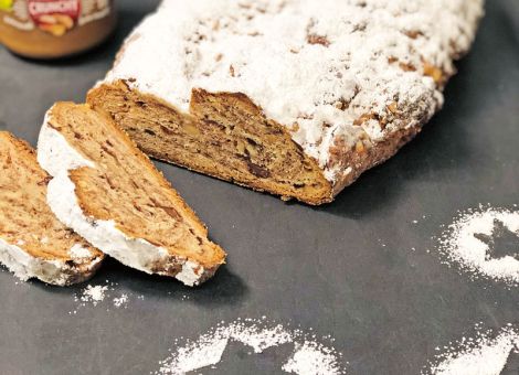 Schokoladen-Erdnuss-Stollen