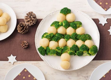 Kartoffelknödel  im Brokkoli-Tannenbaum
