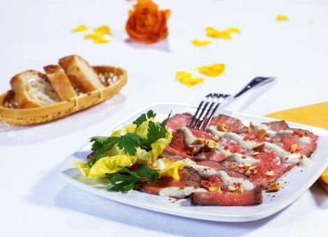 Roastbeef  mit lauwarmer Käsesauce