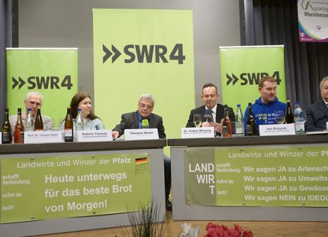 Der Dialog mit der Gesellschaft beginnt