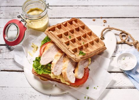Pikantes Waffel-Sandwich