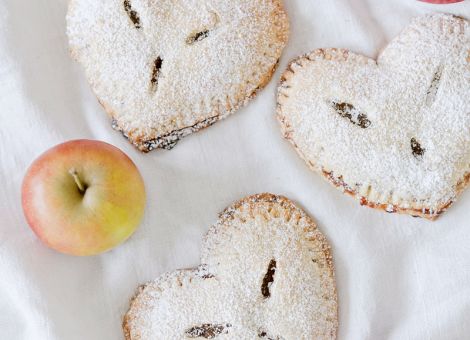 Herzförmige Apfeltaschen