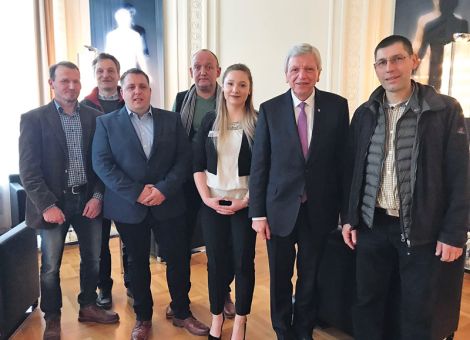 Land schafft Verbindung spricht mit Bouffier und Hinz