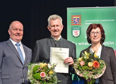 Silberne Ehrennadel an Dr. Hubert Beier verliehen