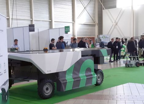 Mit Robotern und Flammen gegen Unkräuter