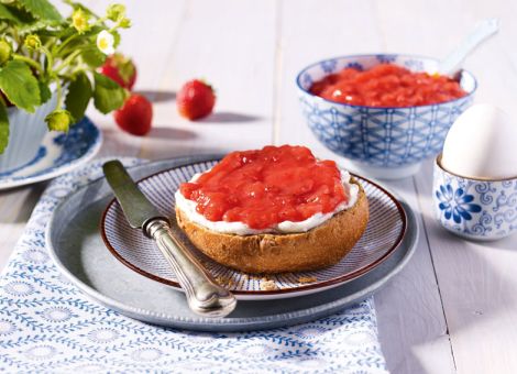 Exotische Erdbeer-Kokos-Konfitüre