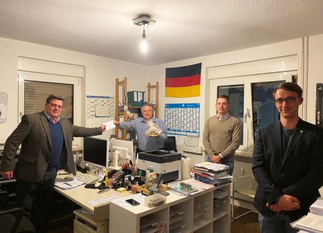 Infopaket an Abgeordnete in Bund und Land überreicht