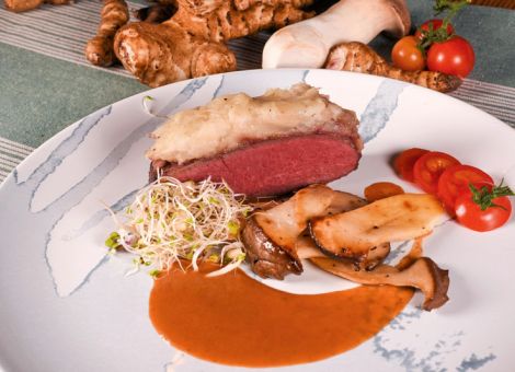 Rosa gegarter Damwildrücken mit Topinamburhaube