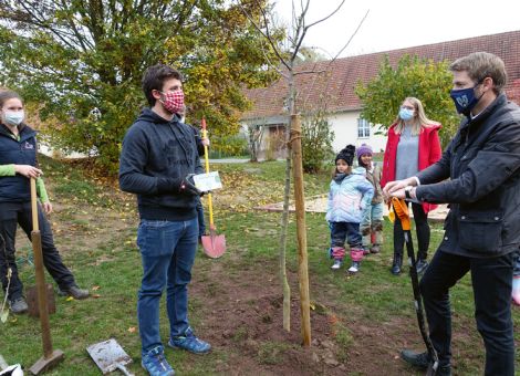 Baumpflanzaktion in Limburg-Oberlahn