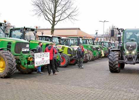 Fast 180 Schlepper auf Bauerndemo in Korbach