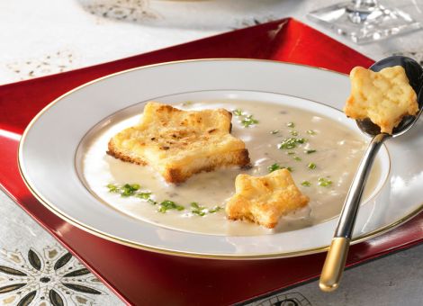 Weinsuppe mit Käsesternen
