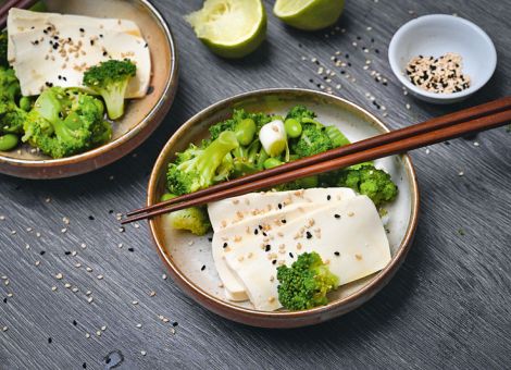Brokkolisalat  mit Seidentofu