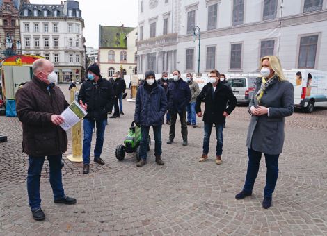 Bauern im Gespräch mit Politikern und Behördenchef