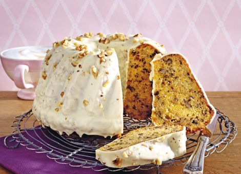 Rübli-Walnuss-Gugelhupf  mit weißer Schokolade