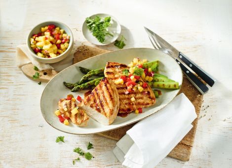 Putenbrust  mit Ananas-Paprikasalsa