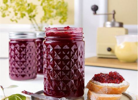 Kirsch-Konfitüre mit Kaffee