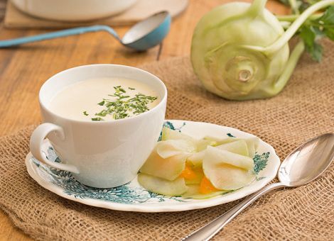 Kohlrabi-Süppchen  mit Kohlrabi-Orangensalat