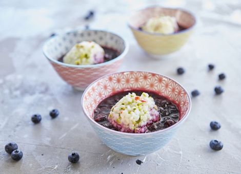 Reisbällchen  mit Heidelbeerkompott