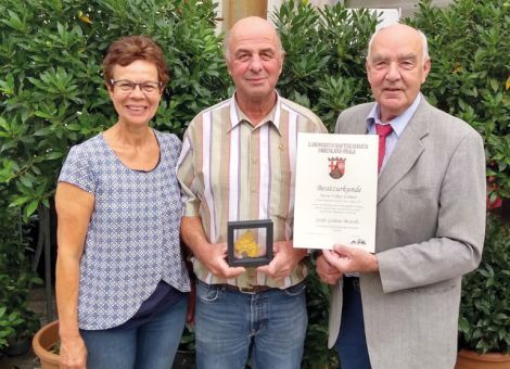 Die Goldene Kammermedaille zum 65. Geburtstag erhalten