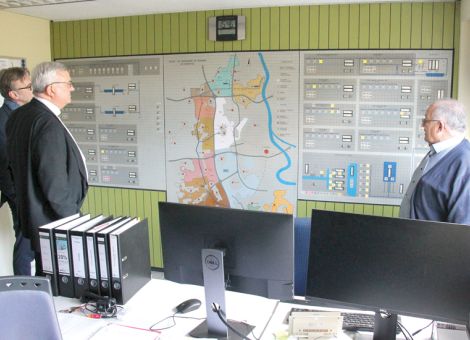 Kirchlicher Besuch beim Beregnungsverband