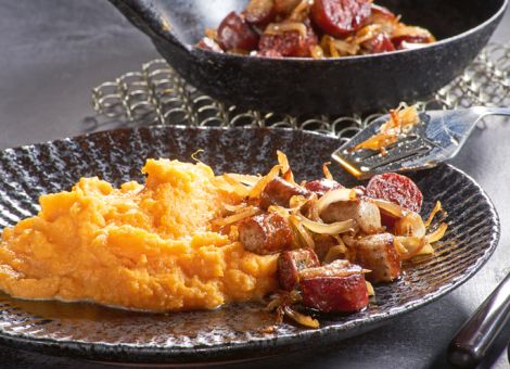 Kürbis-Süßkartoffel-Stampf  mit Wurstpfanne