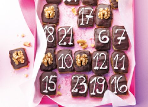 Gebackener Adventskalender mit Walnüssen