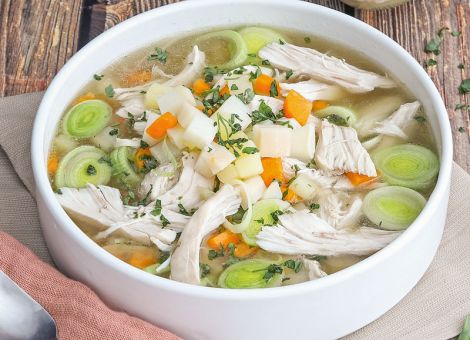 Hühnersuppe mit Kartoffeln