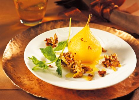 Safran-Birne  mit Walnuss-Splittern