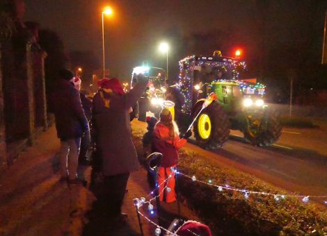 Leuchtende Weihnachtsfreude auf vier Rädern