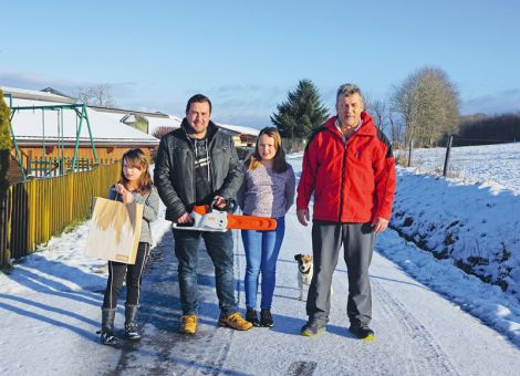 Weihnachtspreisausschreiben: Motorsägen übergeben